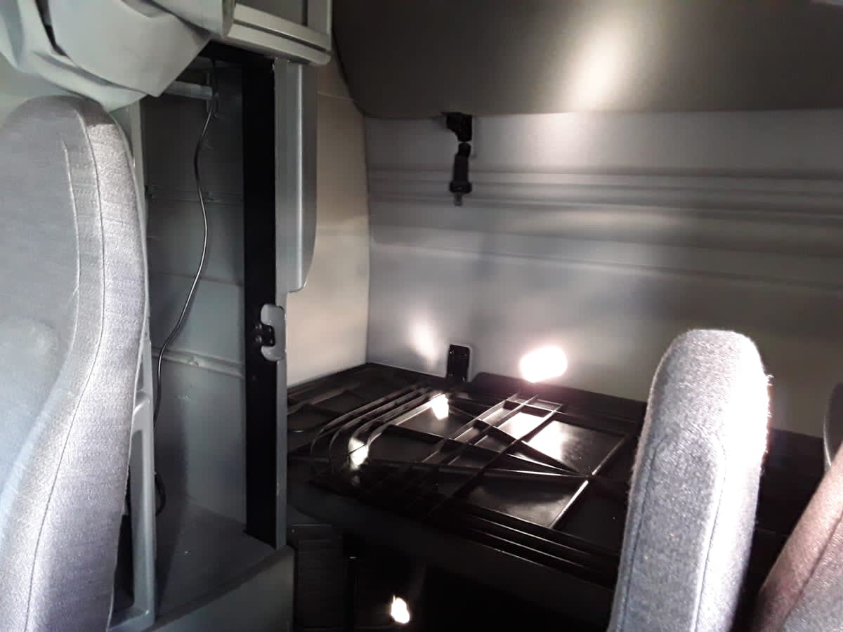 2020 Volvo VNR 640 in Kansas City, MO — photo 9