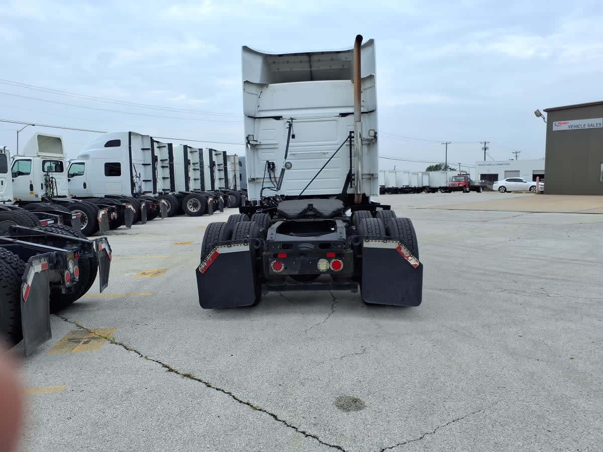 2020 Volvo VNR 640 in Fort Worth, TX — photo 5