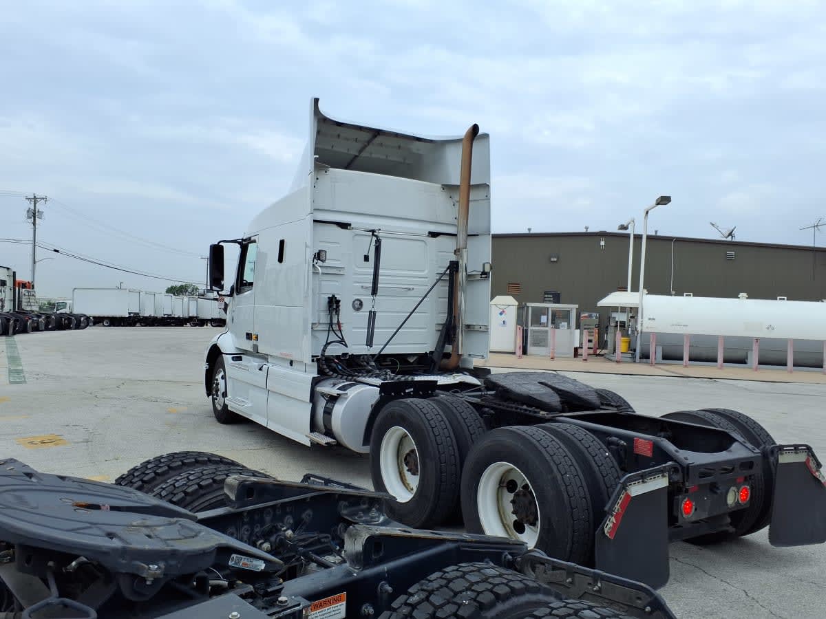 2020 Volvo VNR 640 in Fort Worth, TX — photo 6