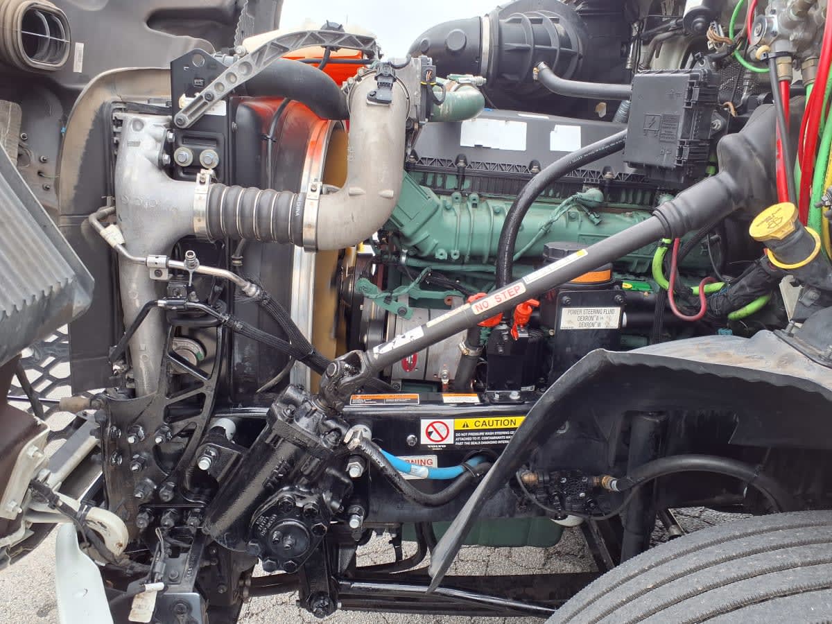 2020 Volvo VNR 640 in Fort Worth, TX — photo 9