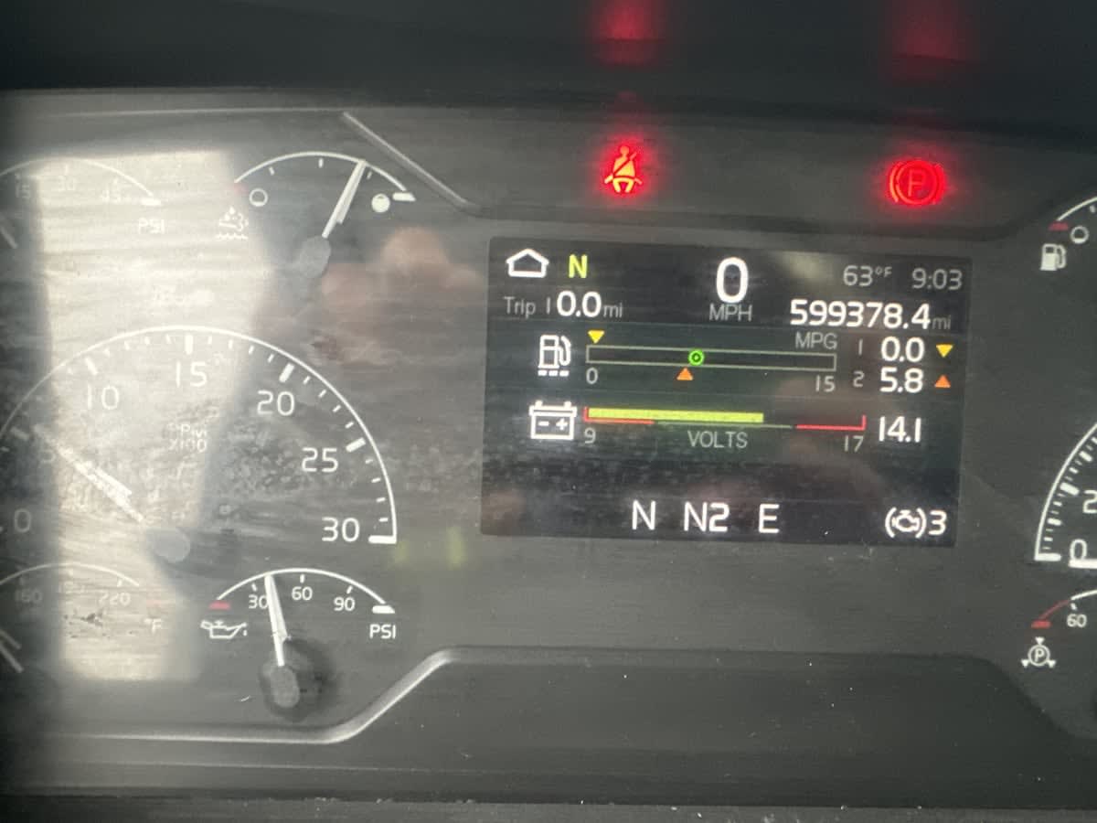 2020 Volvo VNR 640 in Phoenix, AZ — photo 10