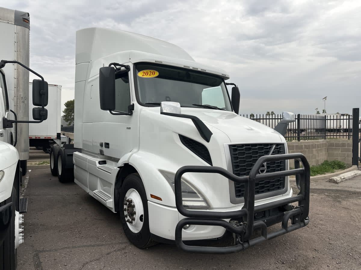 2020 Volvo VNR 640 in Phoenix, AZ — photo 3