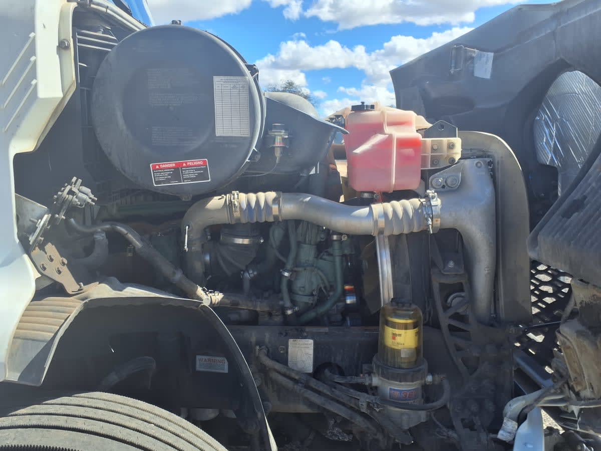 2020 Volvo VNR 640 in Phoenix, AZ — photo 12