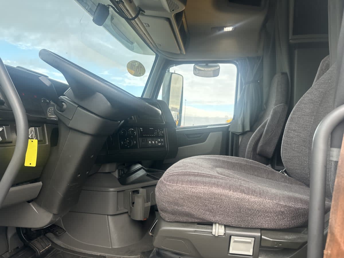 2020 Volvo VNR 640 in Phoenix, AZ — photo 11