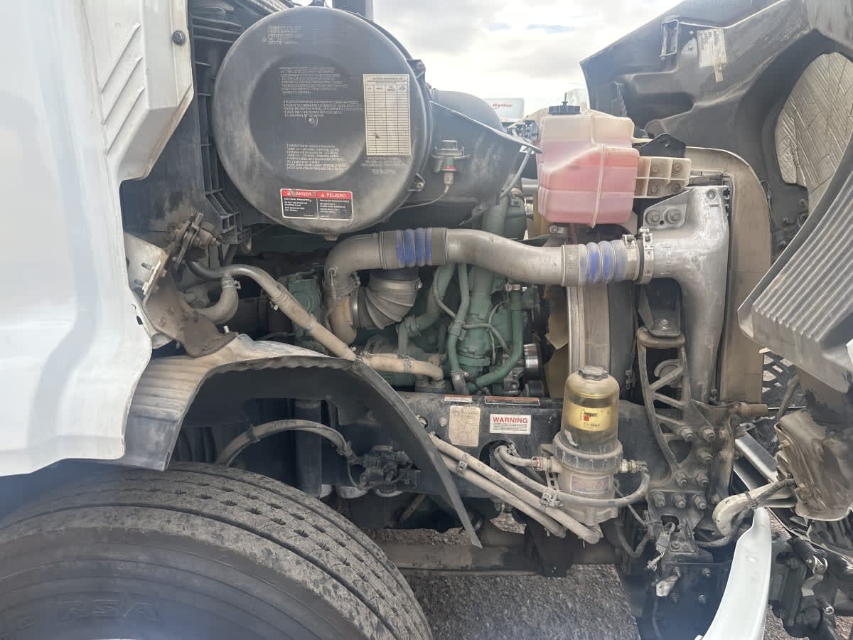2020 Volvo VNR 640 in Phoenix, AZ — photo 12