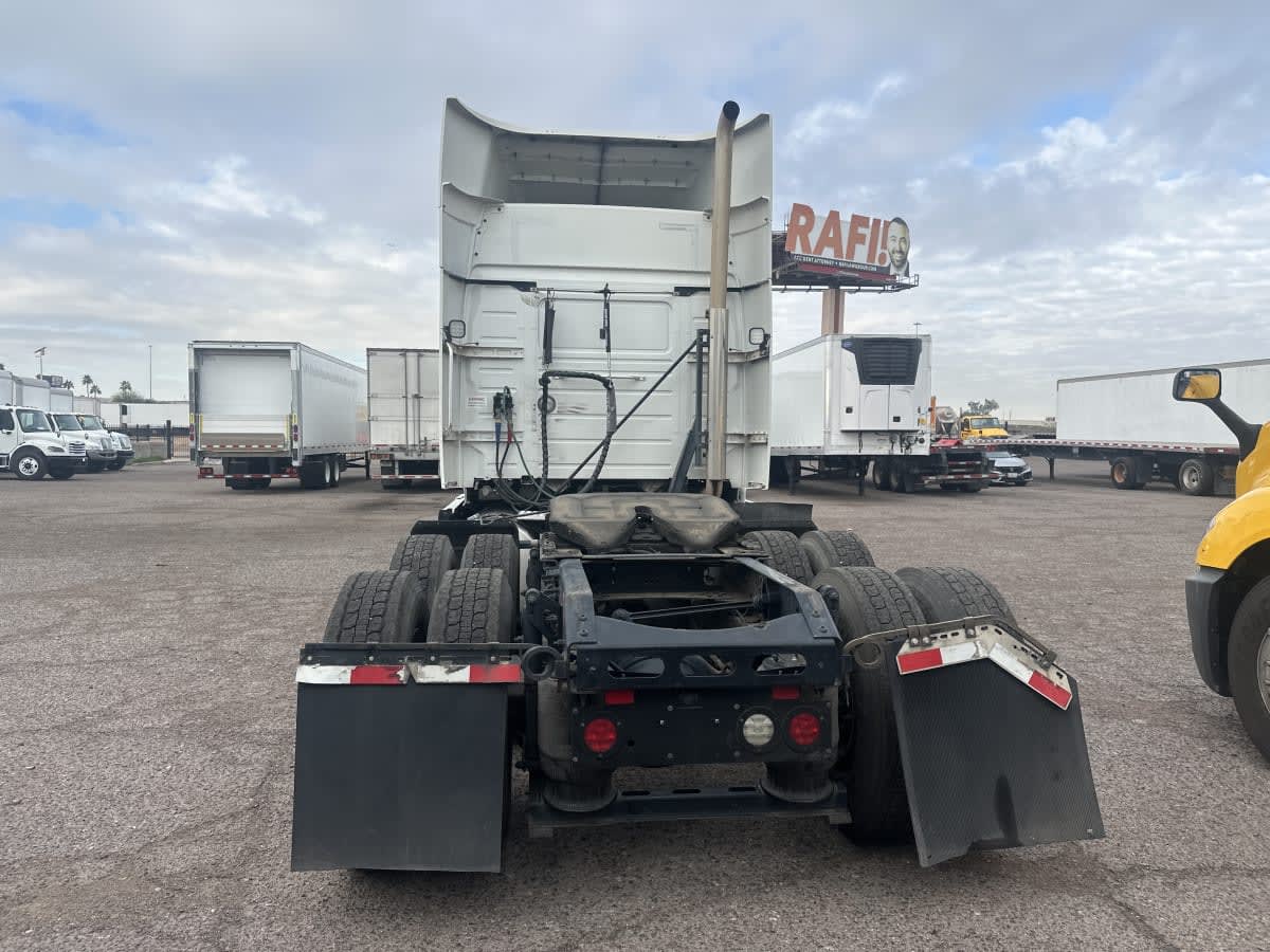 2020 Volvo VNR 640 in Phoenix, AZ — photo 5