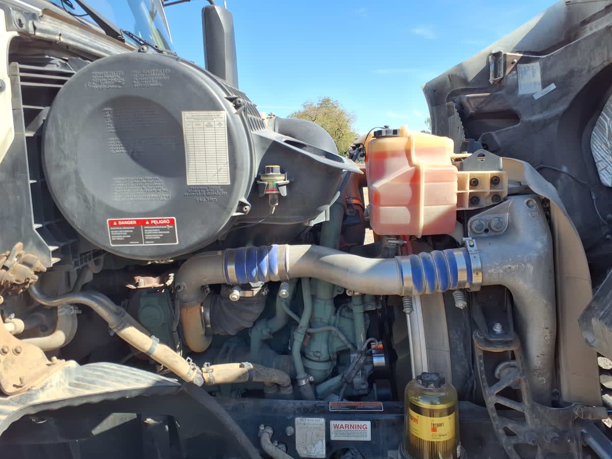 2020 Volvo VNR 640 in Phoenix, AZ — photo 12