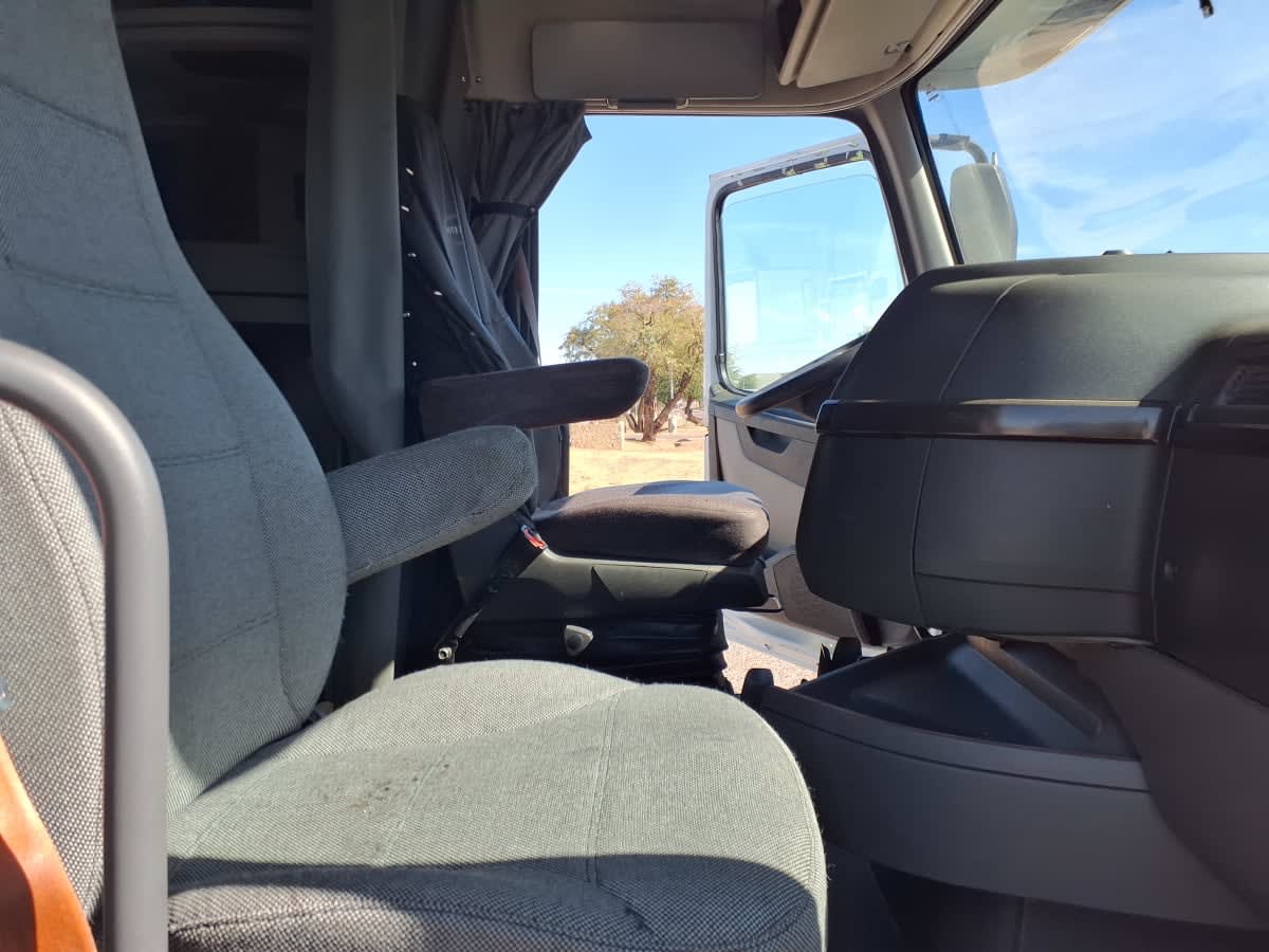 2020 Volvo VNR 640 in Phoenix, AZ — photo 13