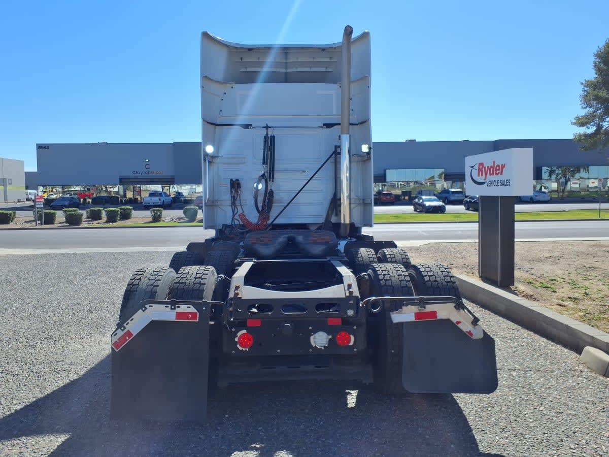 2020 Volvo VNR 640 in Phoenix, AZ — photo 5