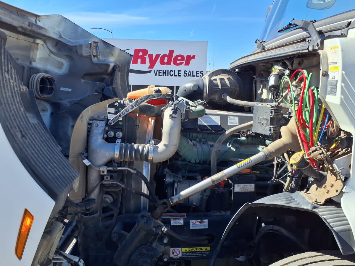 2020 Volvo VNR 640 in Phoenix, AZ — photo 9