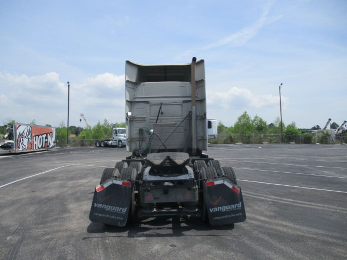 2020 Volvo VNR 640 in Houston, TX — photo 5