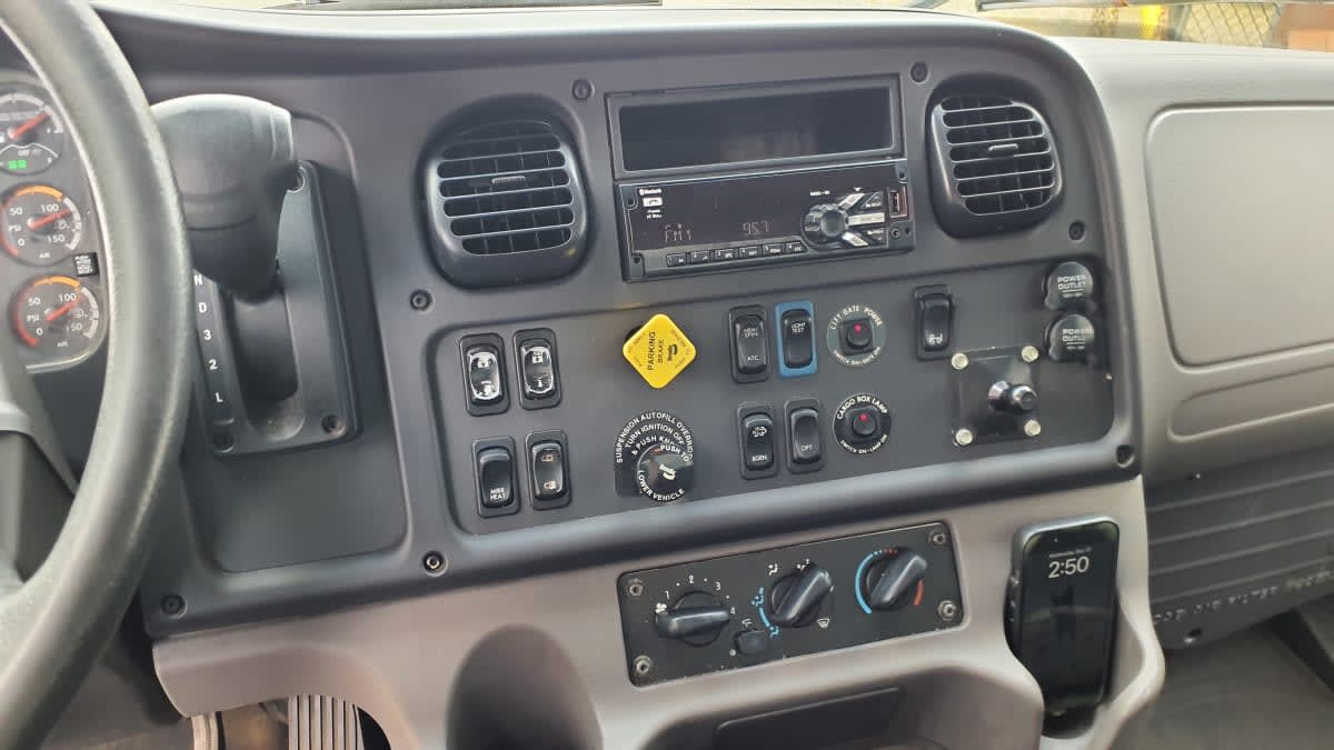2020 Freightliner M2 106 in Springfield, MA — photo 7