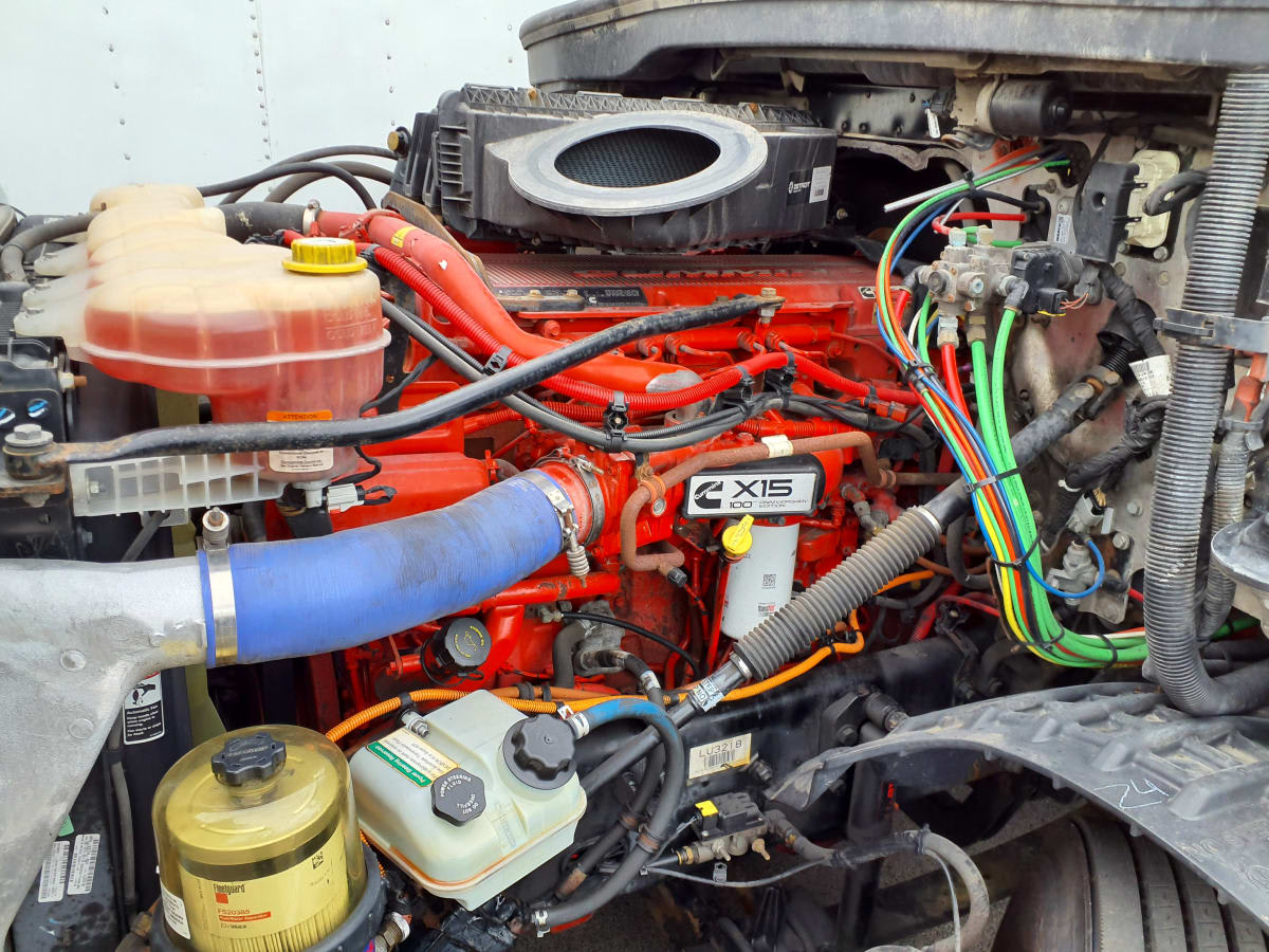 2020 Freightliner Cascadia in Bolingbrook, IL — photo 8