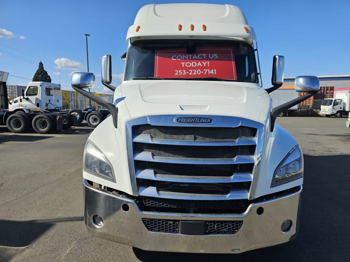 2020 Freightliner Cascadia in Tacoma, WA — photo 2