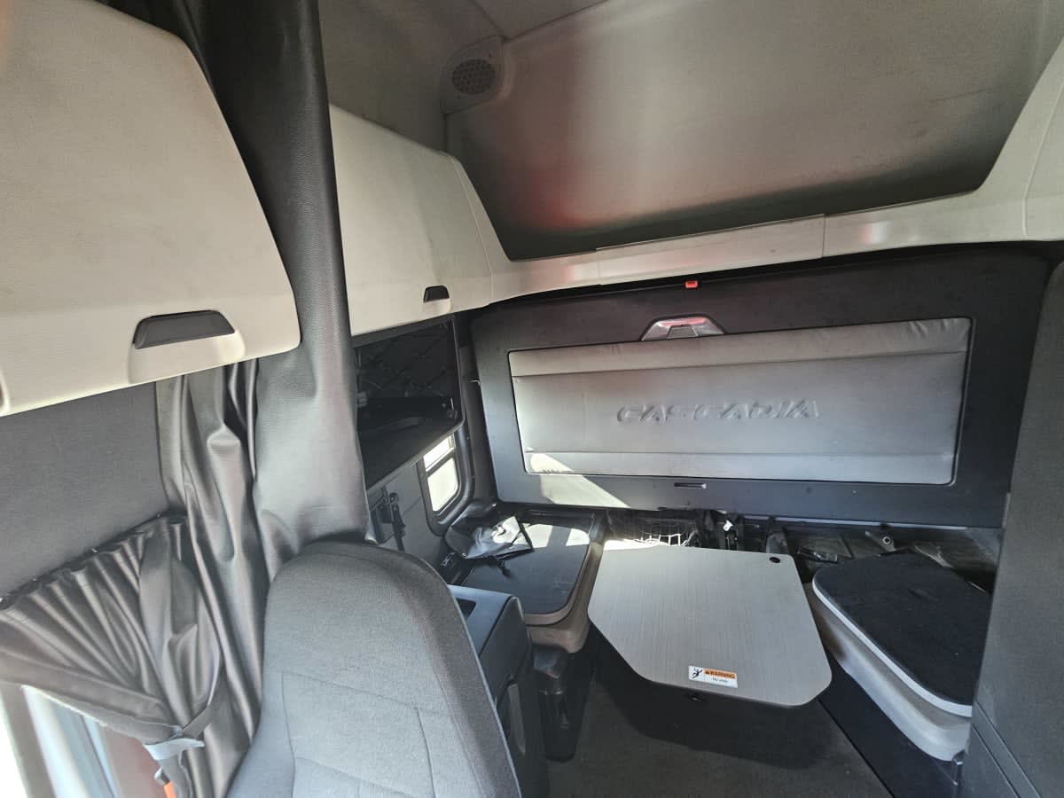 2020 Freightliner Cascadia in Tacoma, WA — photo 8