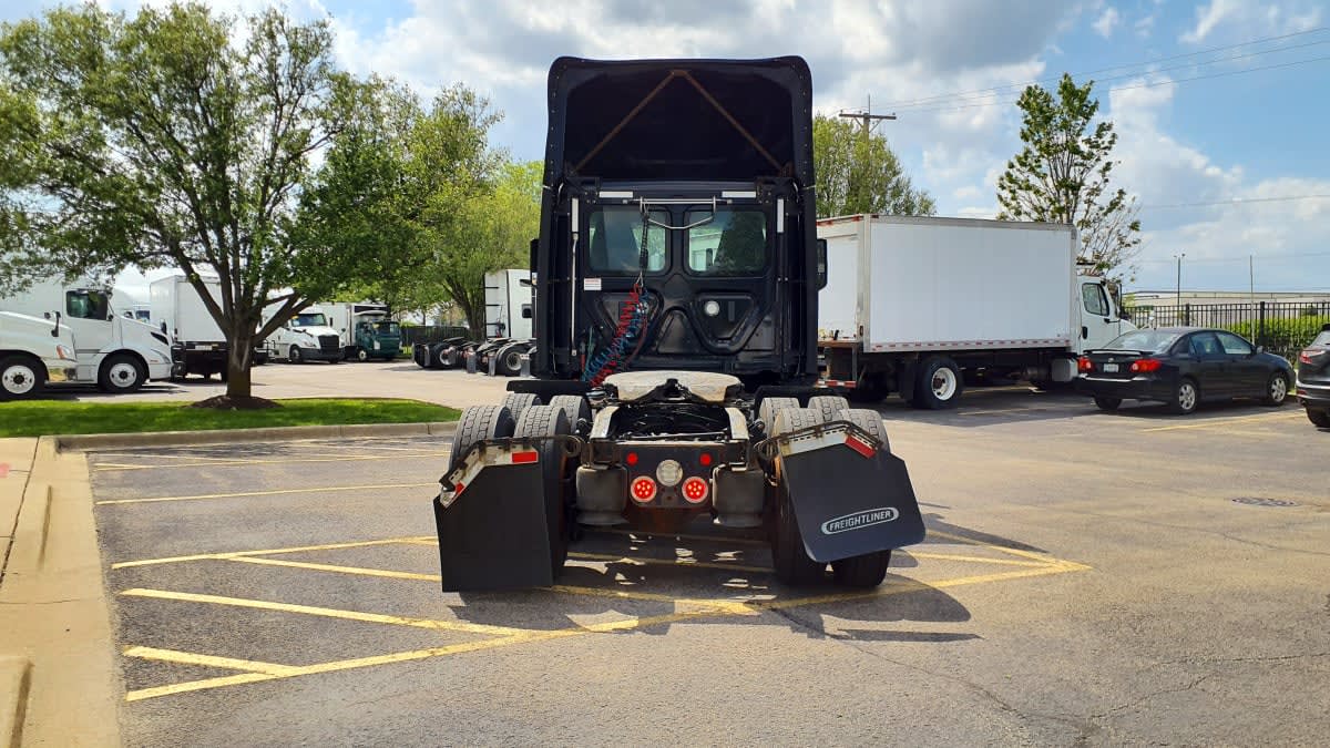 2020 Freightliner Cascadia in Bolingbrook, IL — photo 5