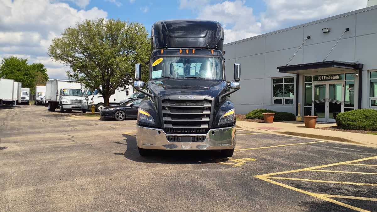 2020 Freightliner Cascadia in Bolingbrook, IL — photo 2