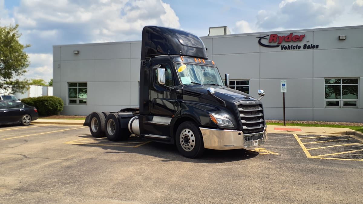 2020 Freightliner Cascadia in Bolingbrook, IL — photo 3