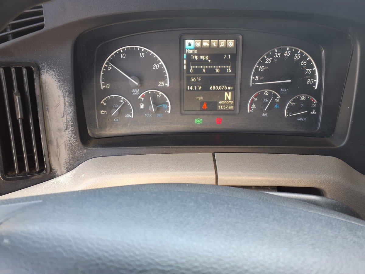 2020 Freightliner Cascadia in Kearny, NJ — photo 15