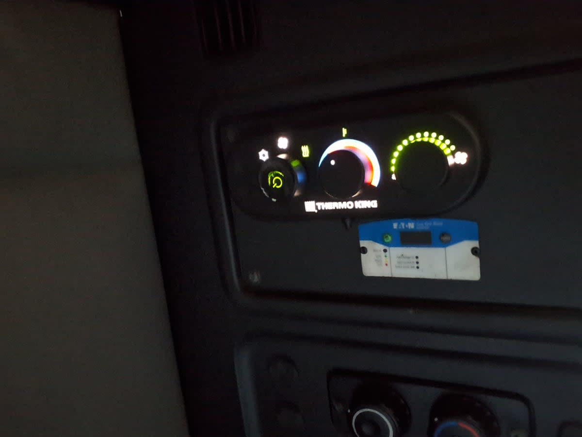 2020 Freightliner Cascadia in Kearny, NJ — photo 17