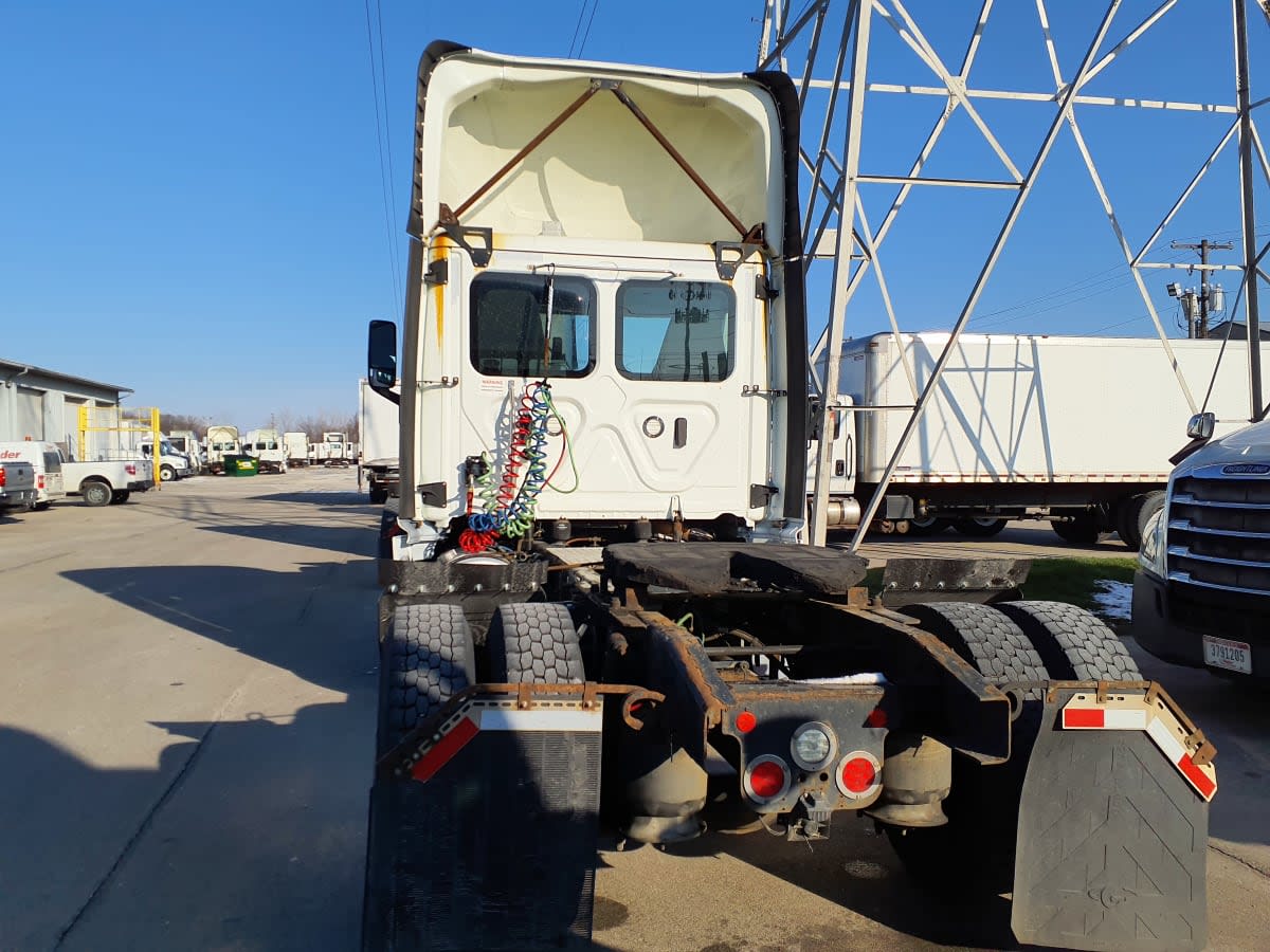2020 Freightliner Cascadia in Indianapolis, IN — photo 5