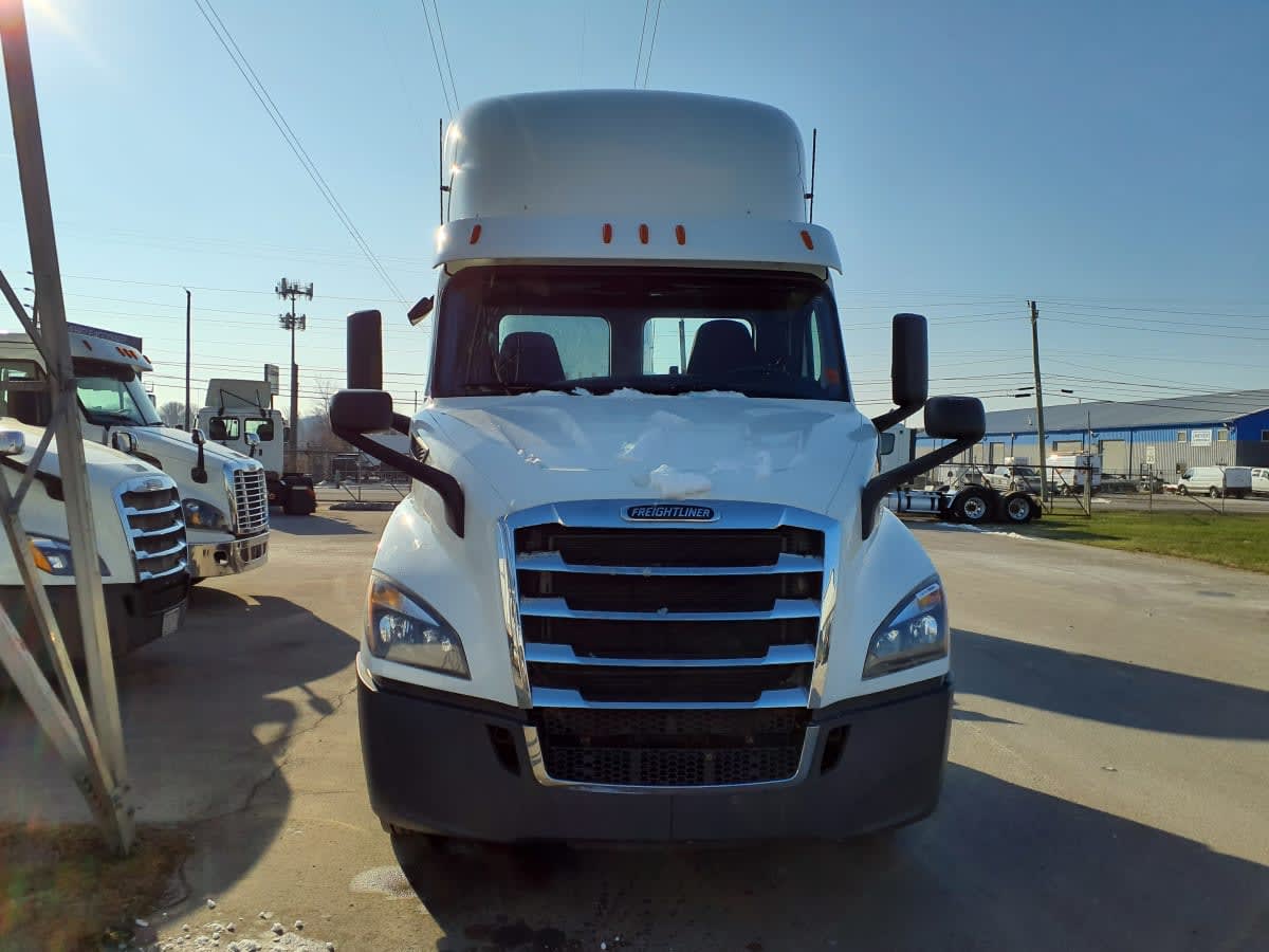 2020 Freightliner Cascadia in Indianapolis, IN — photo 2