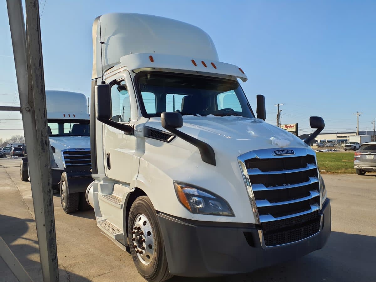 2020 Freightliner Cascadia in Indianapolis, IN — photo 3