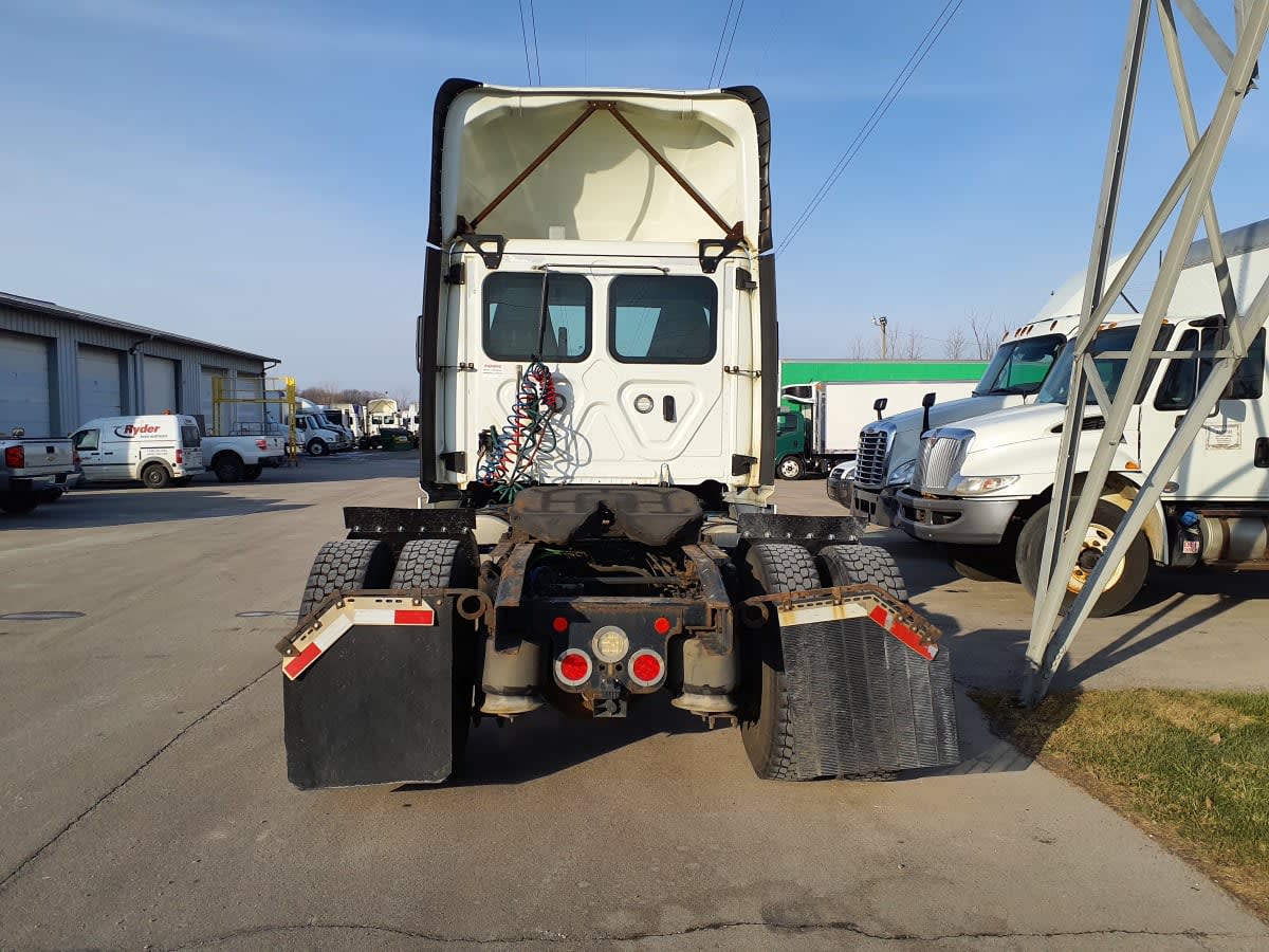 2020 Freightliner Cascadia in Indianapolis, IN — photo 5