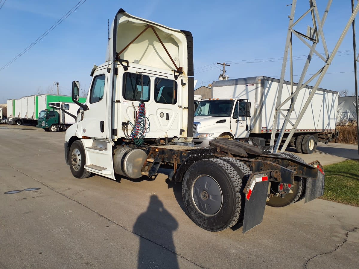 2020 Freightliner Cascadia in Indianapolis, IN — photo 6