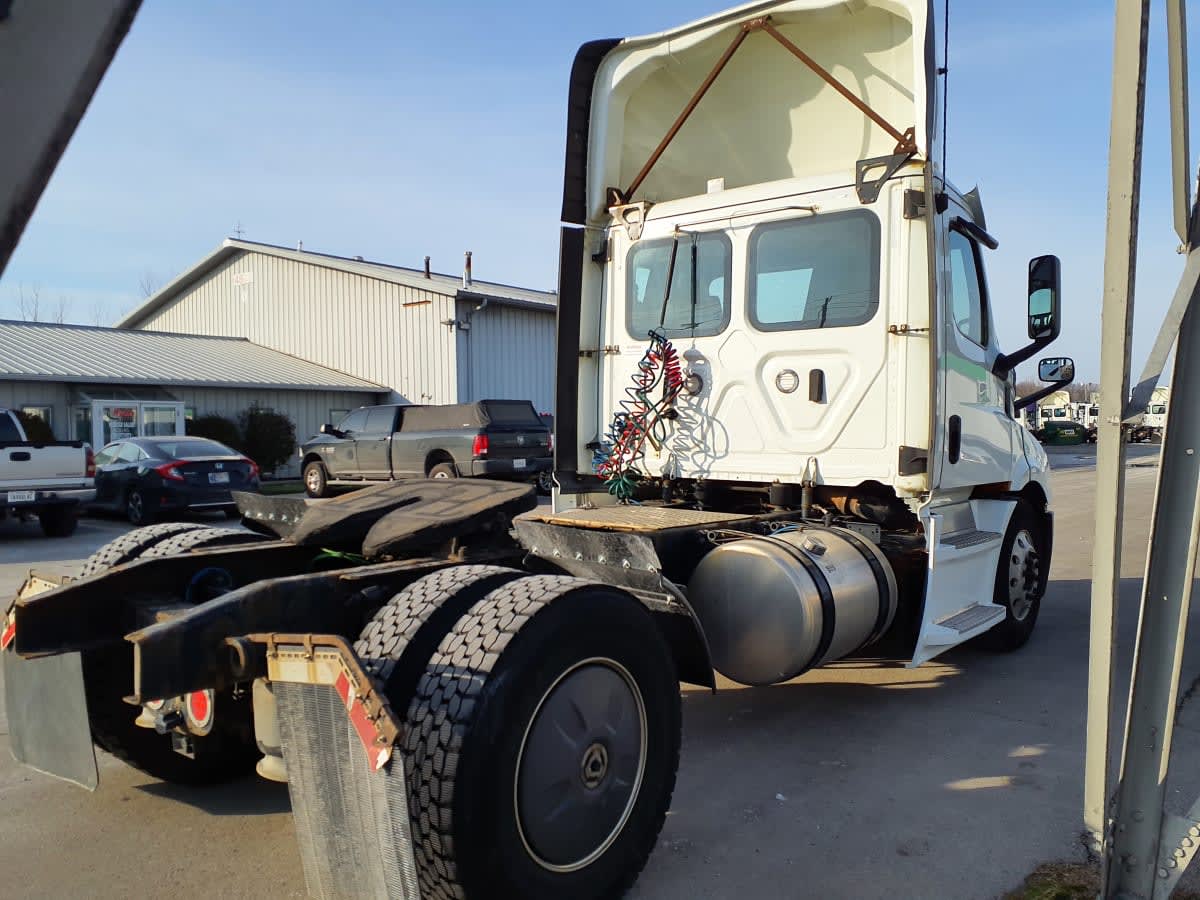 2020 Freightliner Cascadia in Indianapolis, IN — photo 4