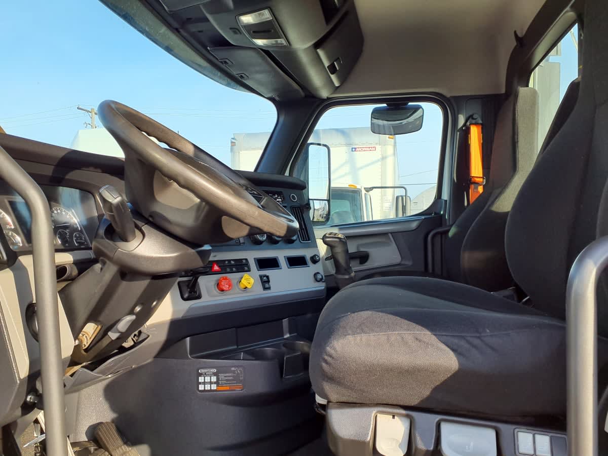 2020 Freightliner Cascadia in Indianapolis, IN — photo 7