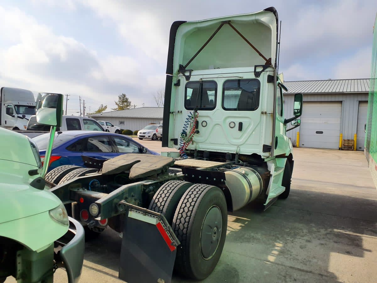 2020 Freightliner Cascadia in Indianapolis, IN — photo 4