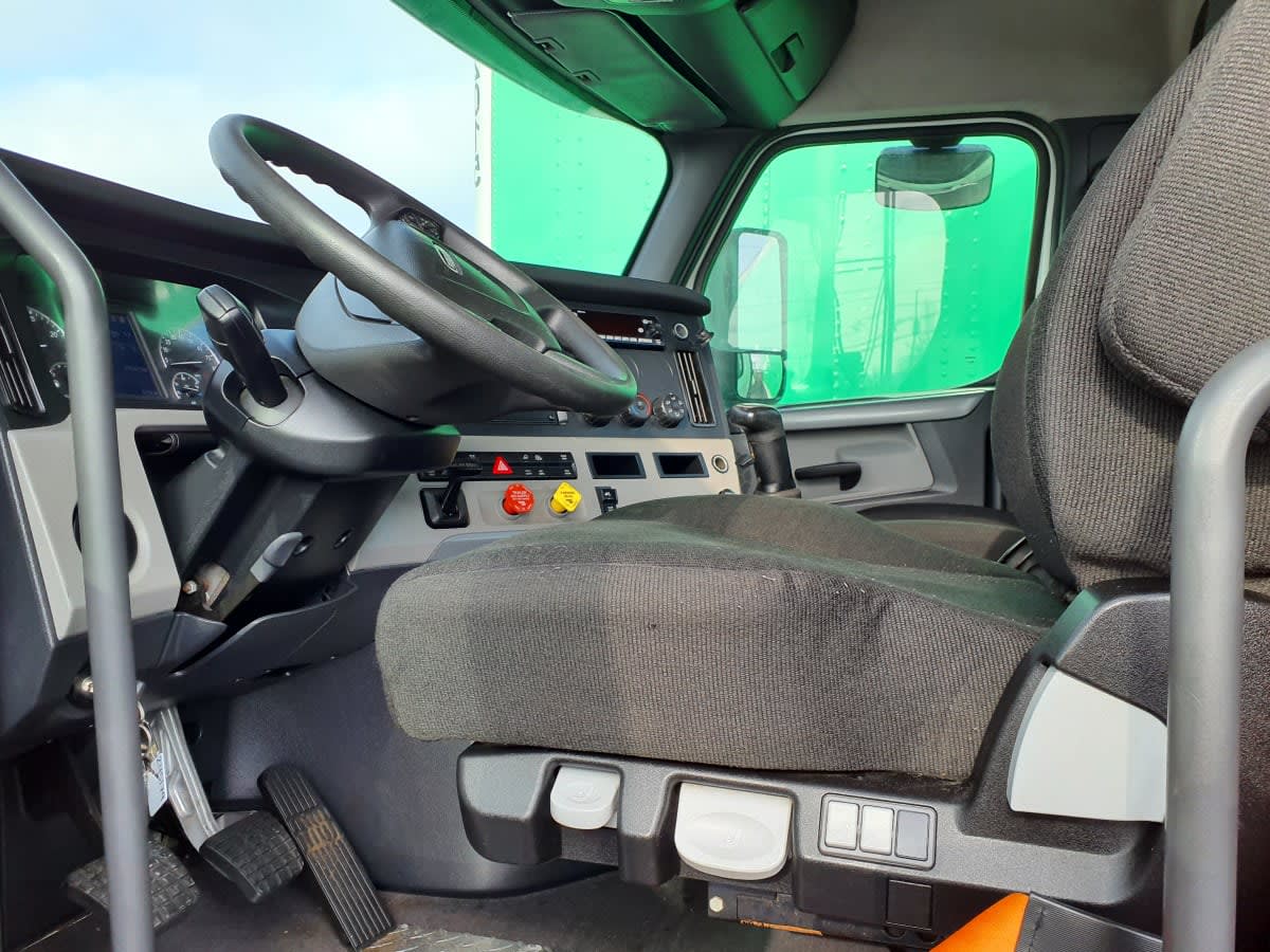 2020 Freightliner Cascadia in Indianapolis, IN — photo 7