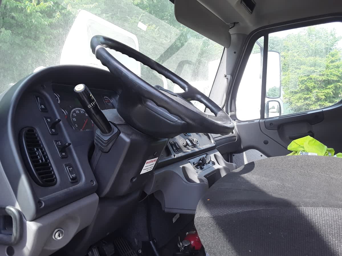2020 Freightliner M2 106 in Charlotte, NC — photo 8