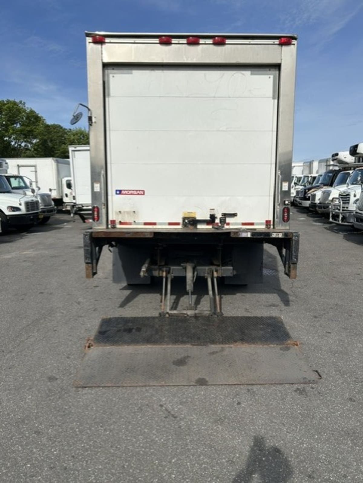 2020 Isuzu NRR in Farmingdale, NY — photo 13