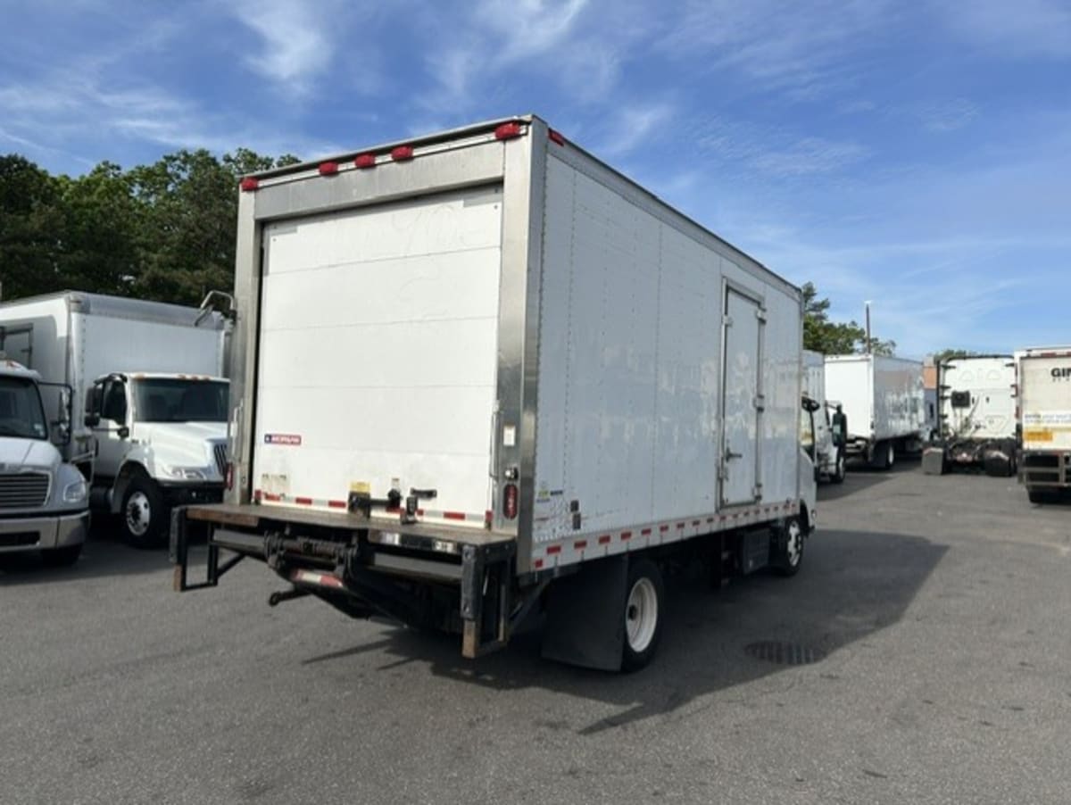 2020 Isuzu NRR in Farmingdale, NY — photo 4