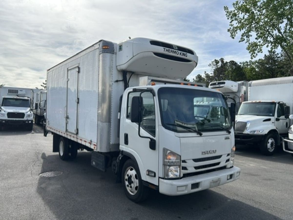 2020 Isuzu NRR in Farmingdale, NY — photo 3