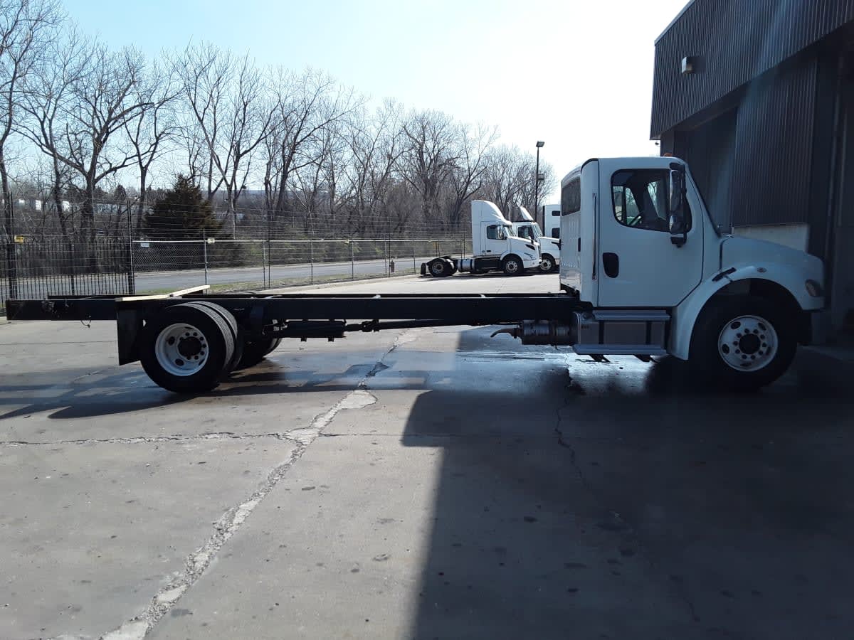 2020 Freightliner M2 106 in Kansas City, MO — photo 9