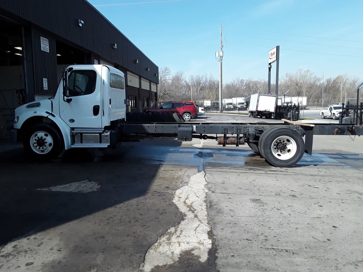 2020 Freightliner M2 106 in Kansas City, MO — photo 10
