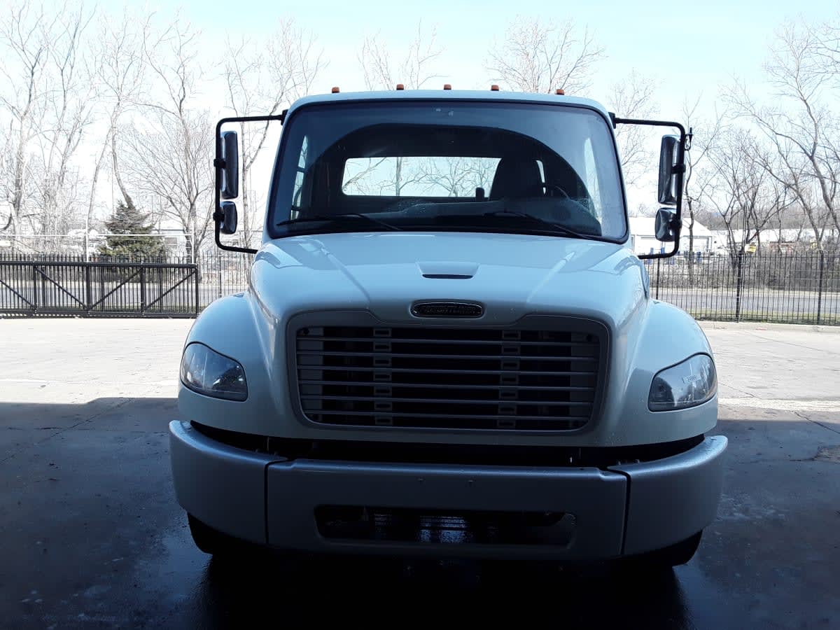 2020 Freightliner M2 106 in Kansas City, MO — photo 2