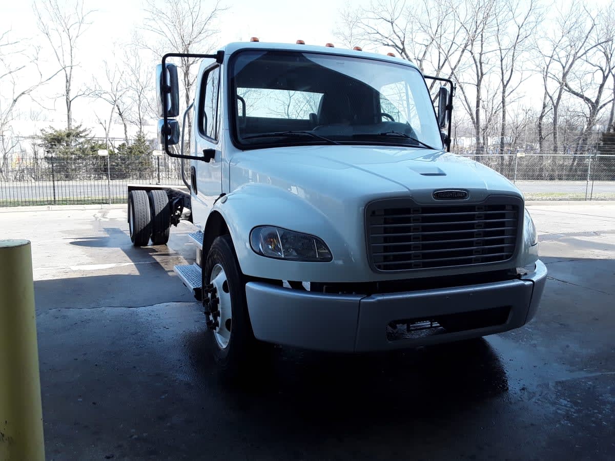 2020 Freightliner M2 106 in Kansas City, MO — photo 3