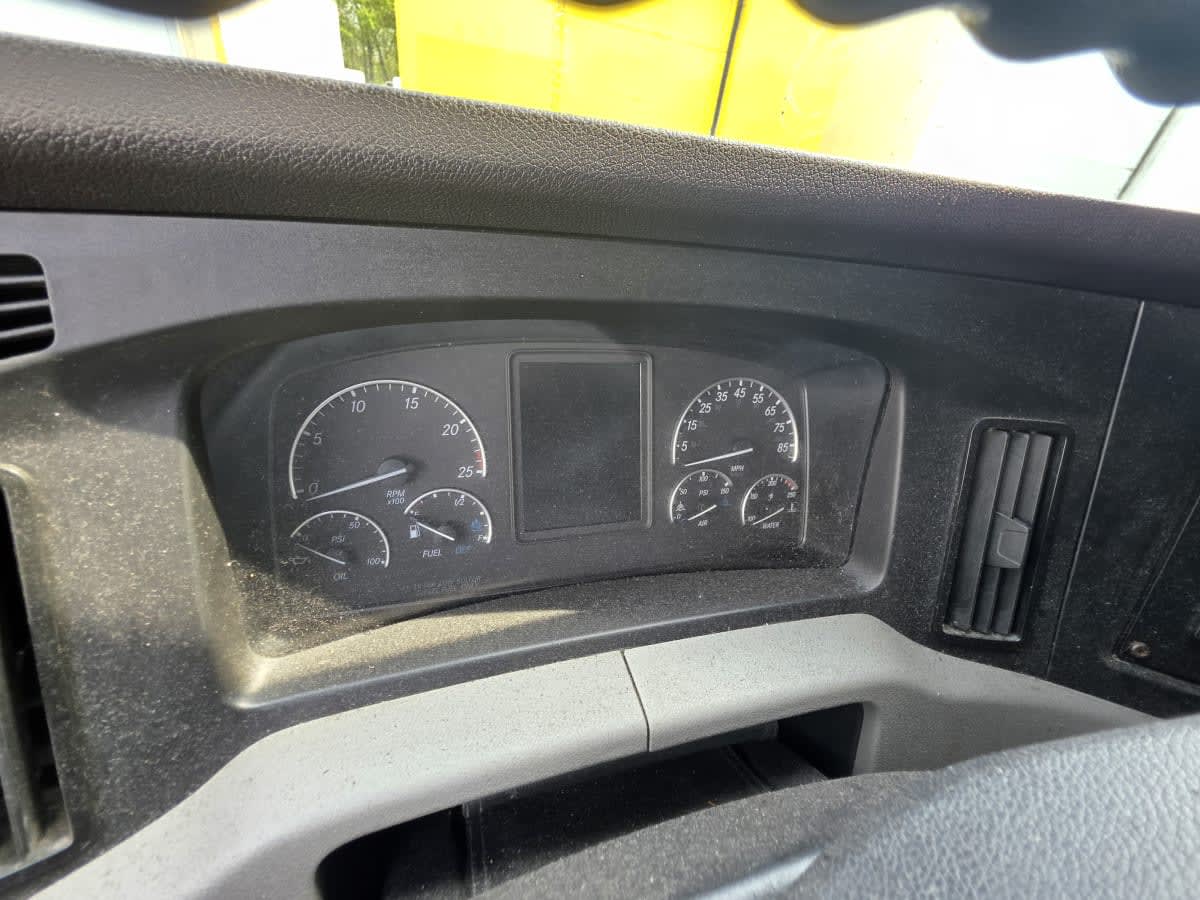2020 Freightliner Cascadia in Bensalem, PA — photo 11