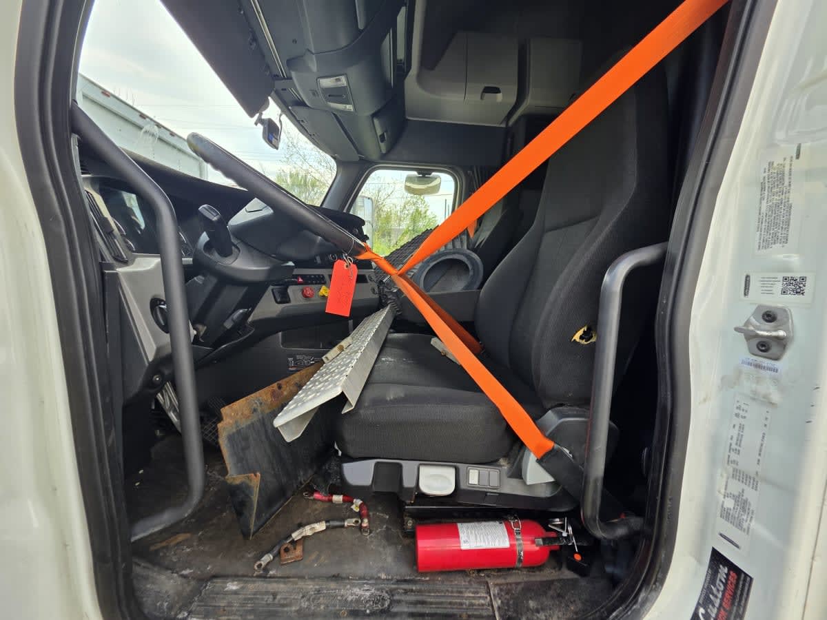 2020 Freightliner Cascadia in Bensalem, PA — photo 7