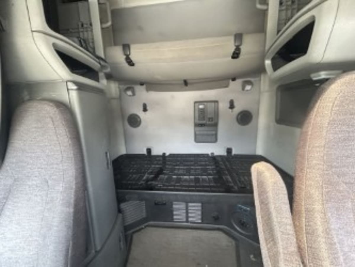 2020 Volvo in Newark, NJ — photo 9