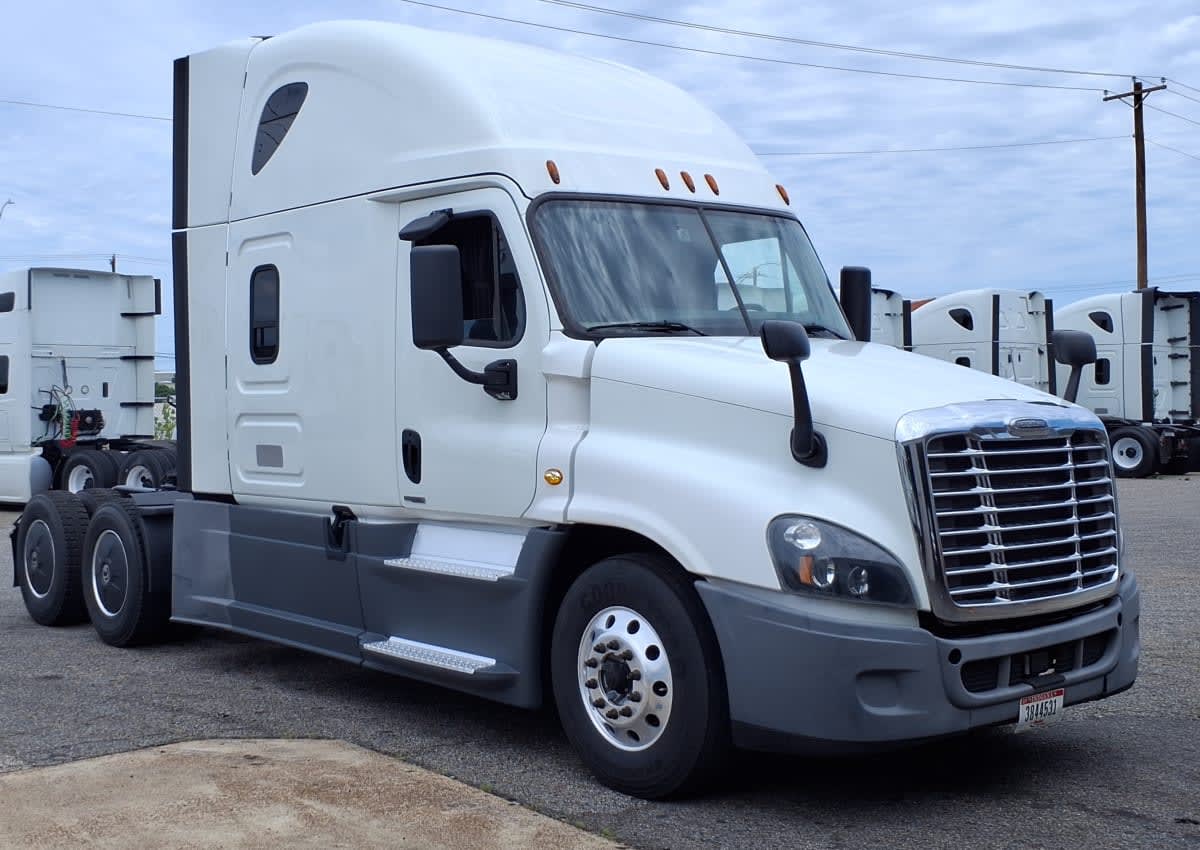 2020 Freightliner Cascadia in Memphis, TN — photo 3