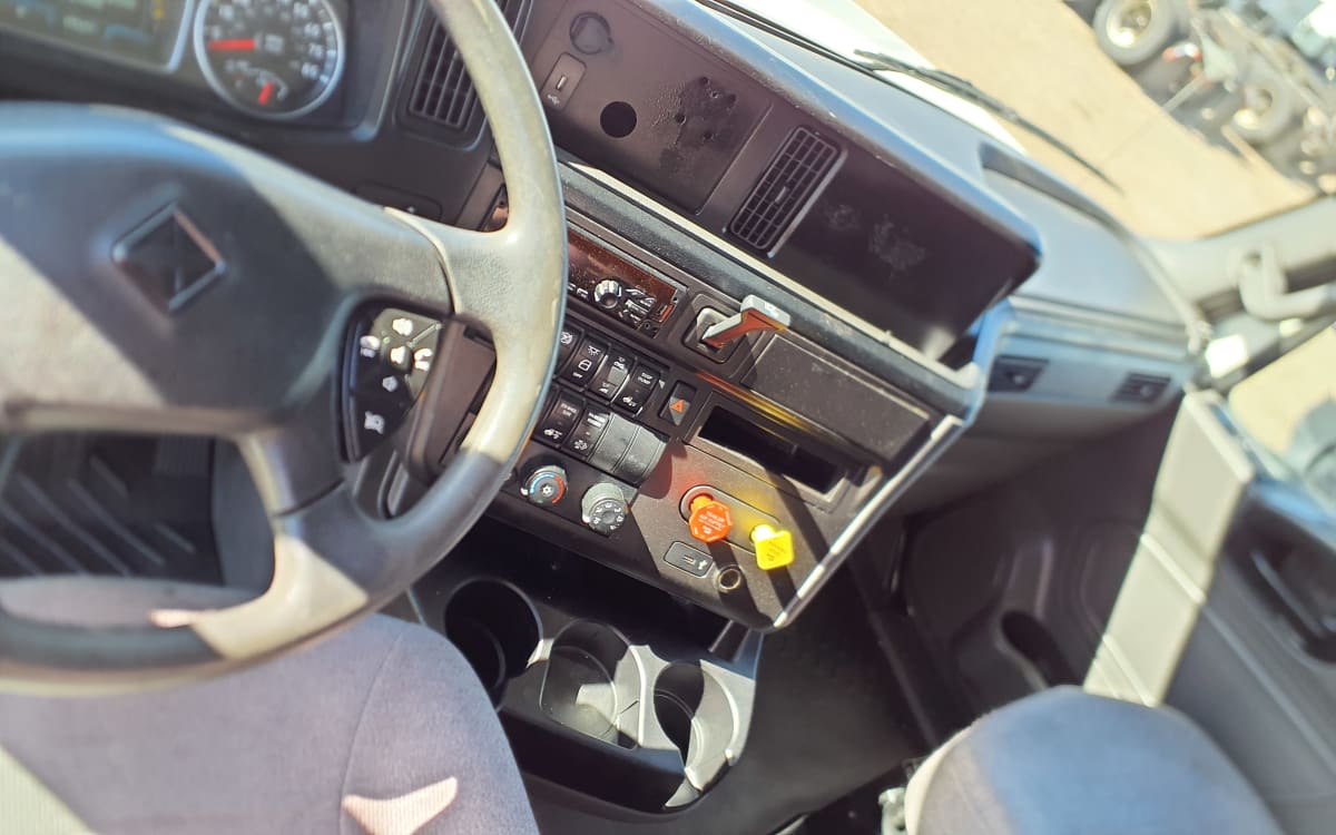 2020 International LT in Commerce City, CO — photo 7