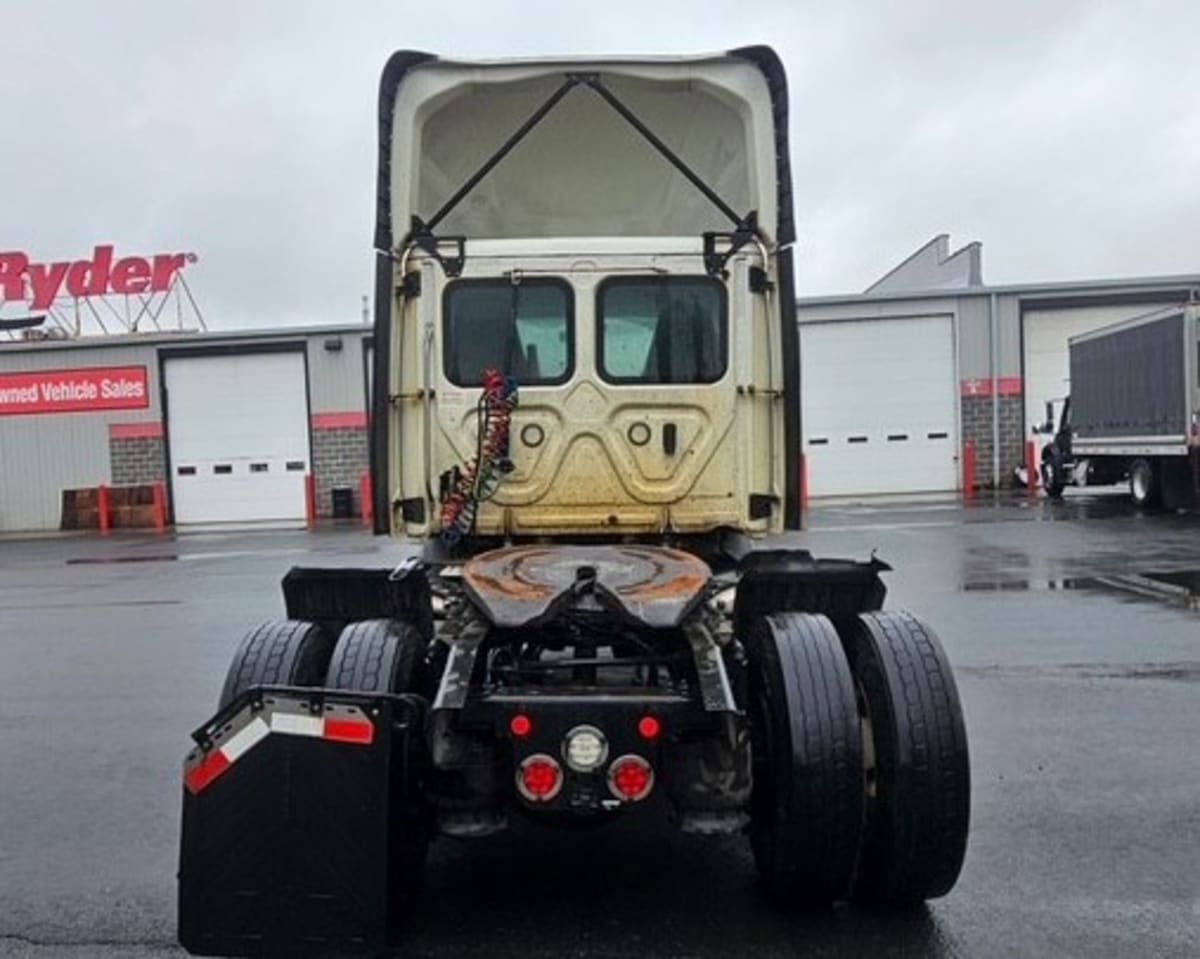 2020 Freightliner Cascadia in Springfield, MA — photo 5