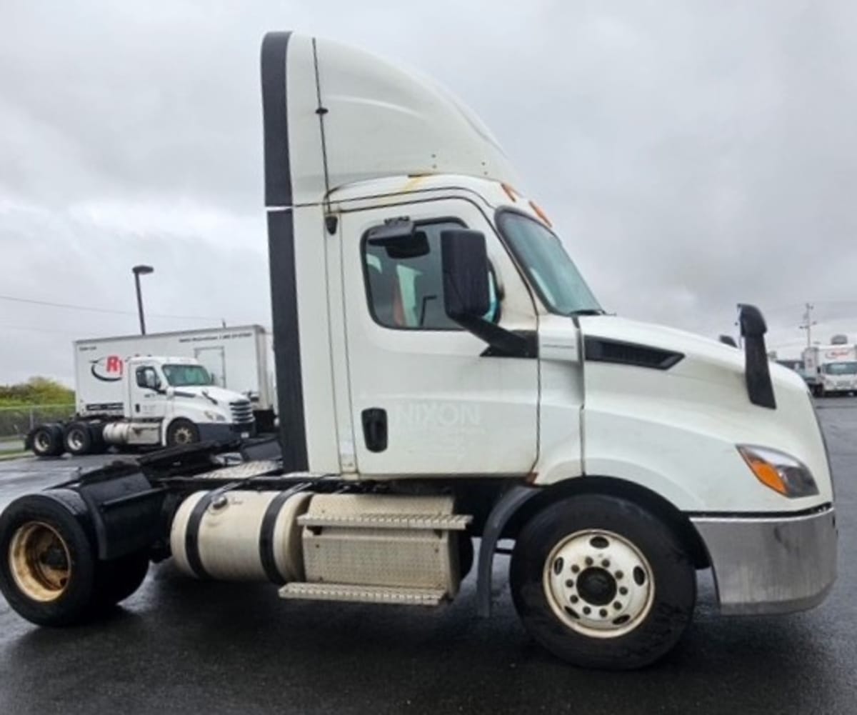 2020 Freightliner Cascadia in Springfield, MA — photo 3