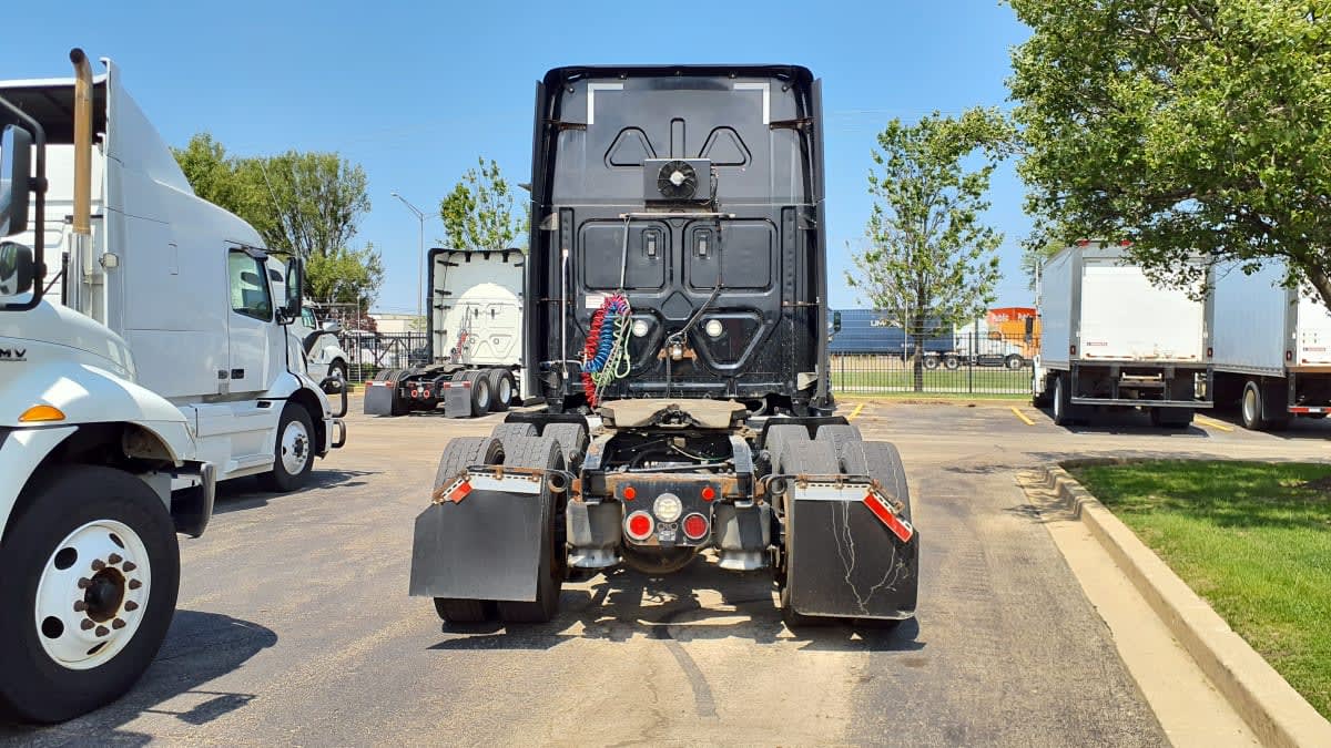 2021 Freightliner Cascadia in Bolingbrook, IL — photo 5