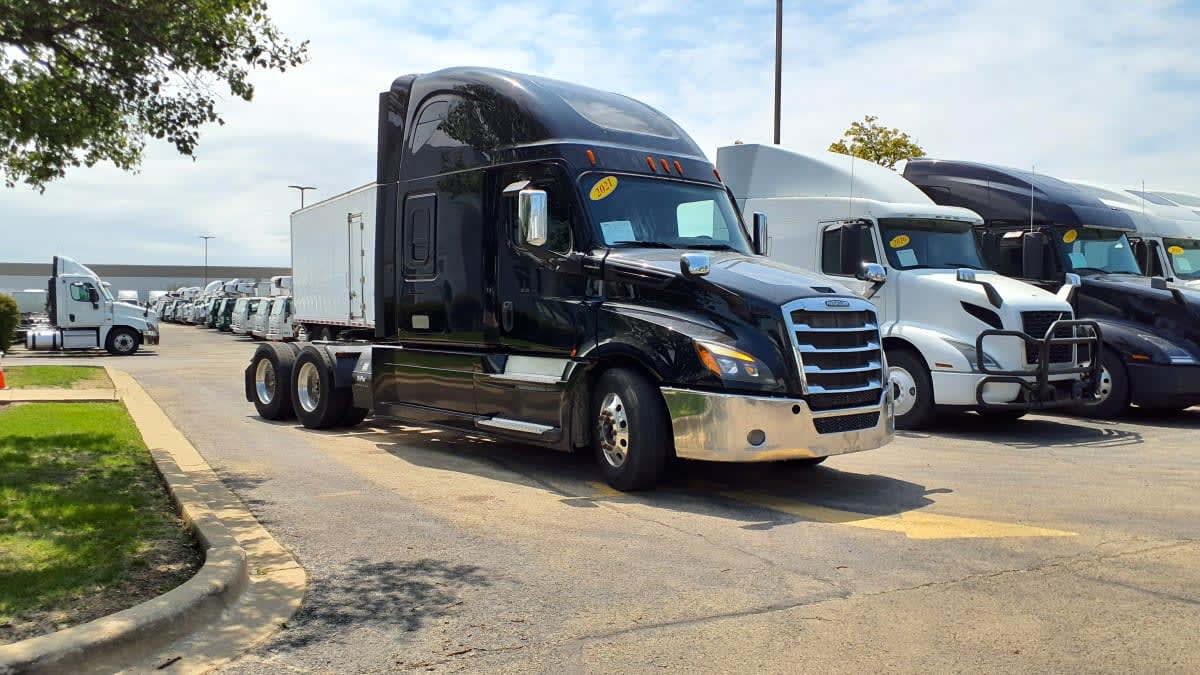 2021 Freightliner Cascadia in Bolingbrook, IL — photo 3